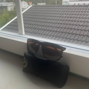Svarta RayBans - Säljer ett par helt nya rayban boyfriend aldrig använda, säljer pga att de inte passade mig!