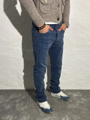 Replay jeans  - Ett par riktigt snygga jeans från Replay i storlek W29 L32 i modellen Waitom