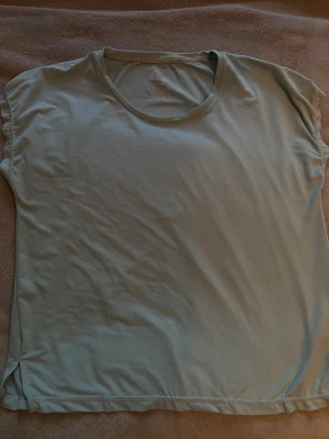  sport-topp - Säljer en ljusblå sport-topp från Crivit i storlek S (priset går att diskutera)🩷 