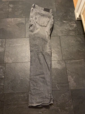 Tommy hilfiger jeans - Ja jag inte haft på mig dem mer än 5 gånger kände bara att dem inte var för mig 