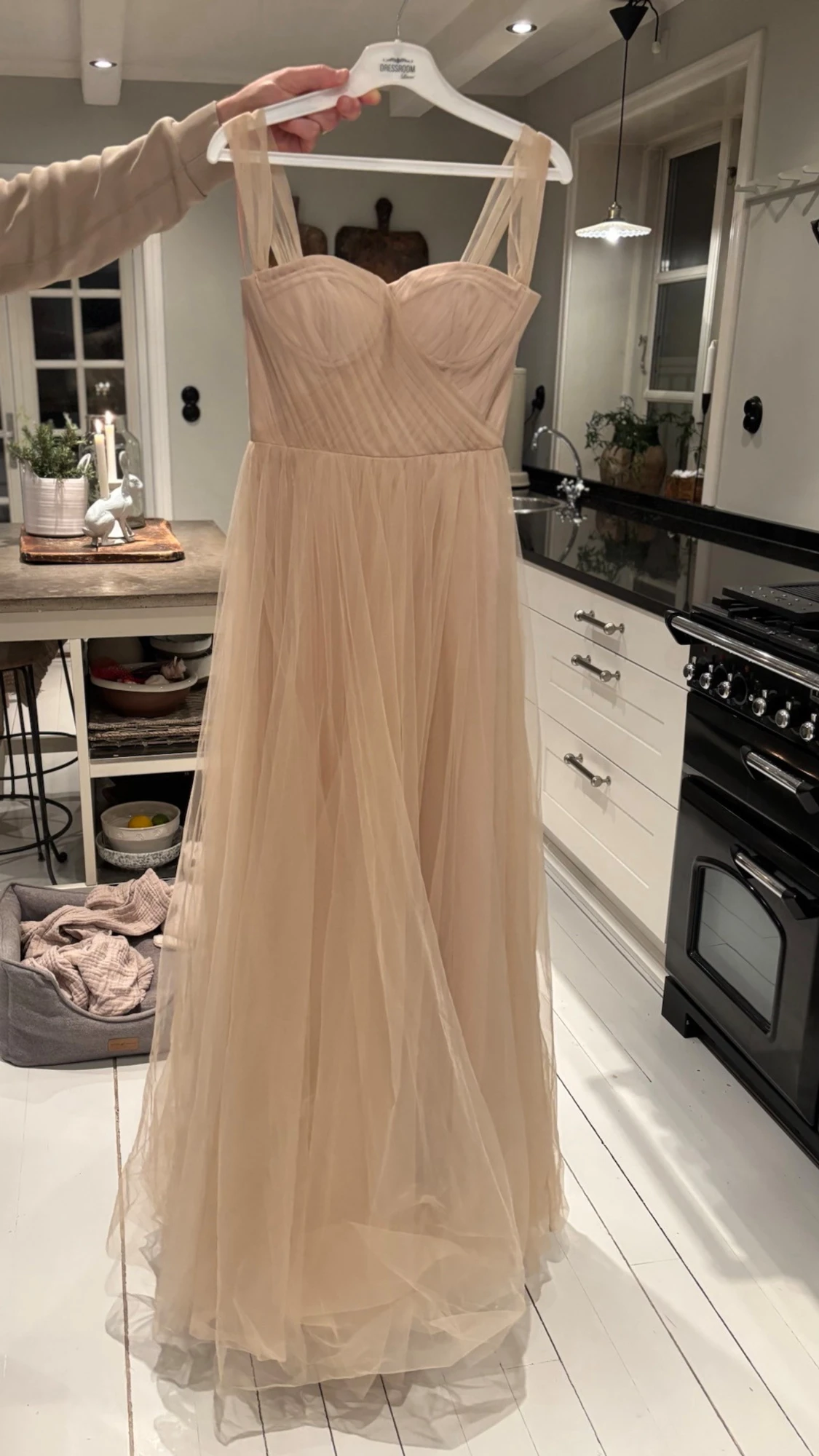 Champagnefärgad balklänning i tyll - 1