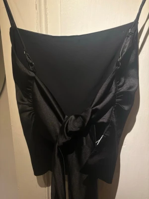 Satin linne ifrån Zara - Aldrig använd nypris ca 400