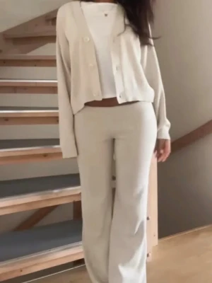 beige mjukisset, Hm - så fint set från hm! Finstickat material och bra skick💞