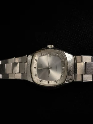 Seiko silverfärgad kvartsarmbandsur - Säljer gammal mormos klocka den kan repareras och man kan få en riktig bra pris för den om man fixar den bra, 