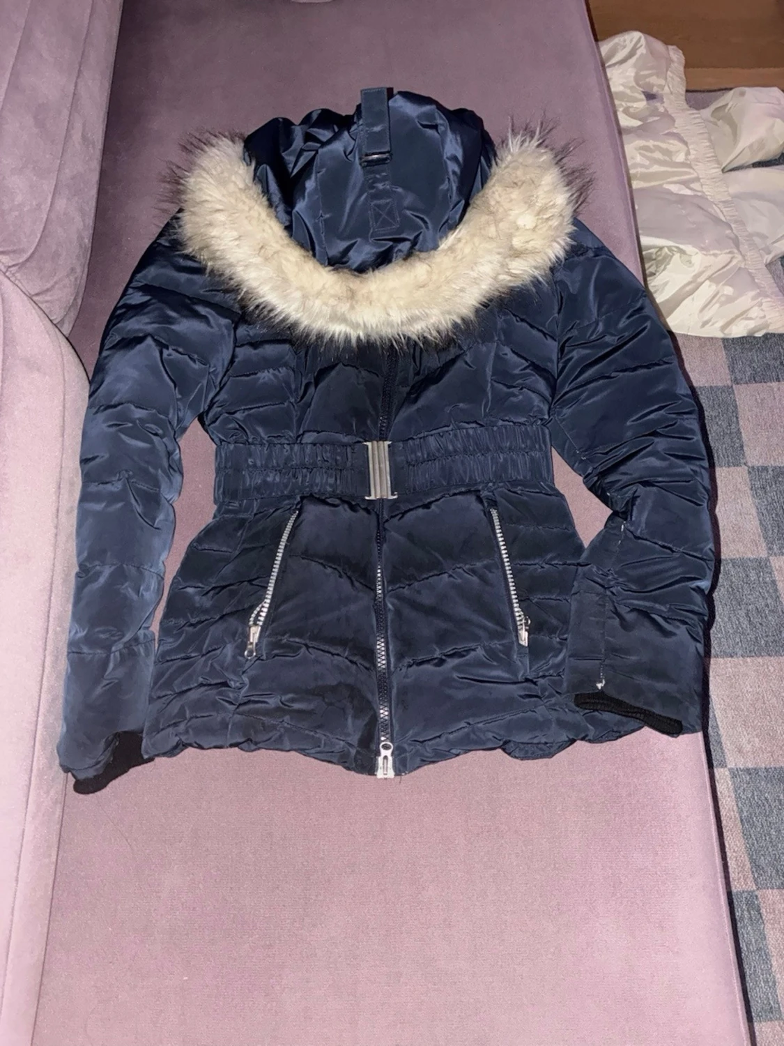 Mörkblå pufferjacka med fuskpäls - 1