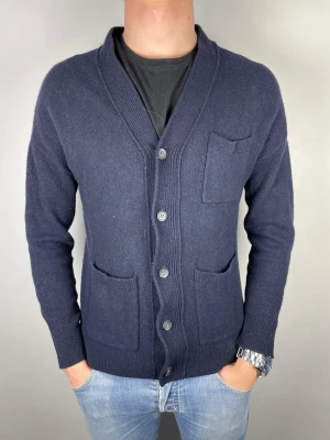 Reiss merino ull kofta - Size S | Skick 8/10 | Modellen är 184, 74 kg | Hör av dig vid frågor!