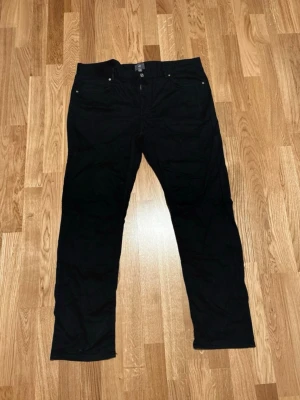 Byxor storlek 38/32 - Jeans/byxor från H&M i storlek 38/32.