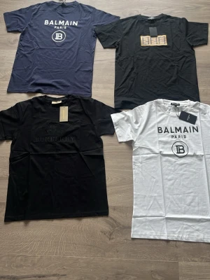 4x bundle T-shirts.  - 4 snygga T-shirts i bundle. ALLA för 799 kr. Hör av er vid frågor. Svarar inte på skambud då jag anser detta är ett riktigt schysst pris. 