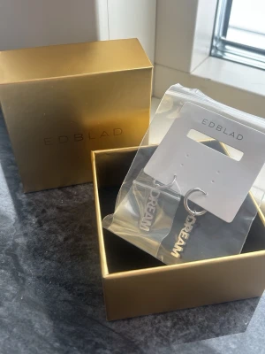 Edblad Dream örhängen  - Oanvända örhängen pga. fel färg 