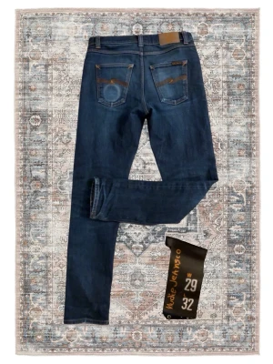 Nudie jeans - säljer ett par nudie jeans, Steady Eddie se bild 3 för all information storlek: w29, l32 de innebär 102cm lång och 39cm bred