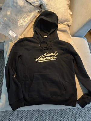 Saint Laurent hoodie  - Storlek XL passar L. Priset är som det är för en anledning 