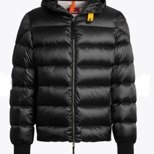 Parajumpers Pharrell Sheen - Dunjacka i nyskick. Svart. Använd en vinter. Köpt på kidsbrandstore.se vintern 2023/2024. Storlek 176/L (junior), motsvarar herr storlek S. 