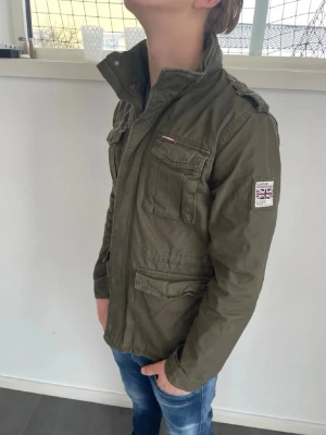 Superdry field jacka - Superdry field jacka herr| pris:899kr| storlek: XL| skick:9,8/10| hör av dig vid minsta lilla fundering eller fråga|