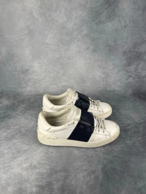 Valentino Open - Skick: 7/10. | Ingår: endast skorna. | Nypris: +- 7000 SEK.