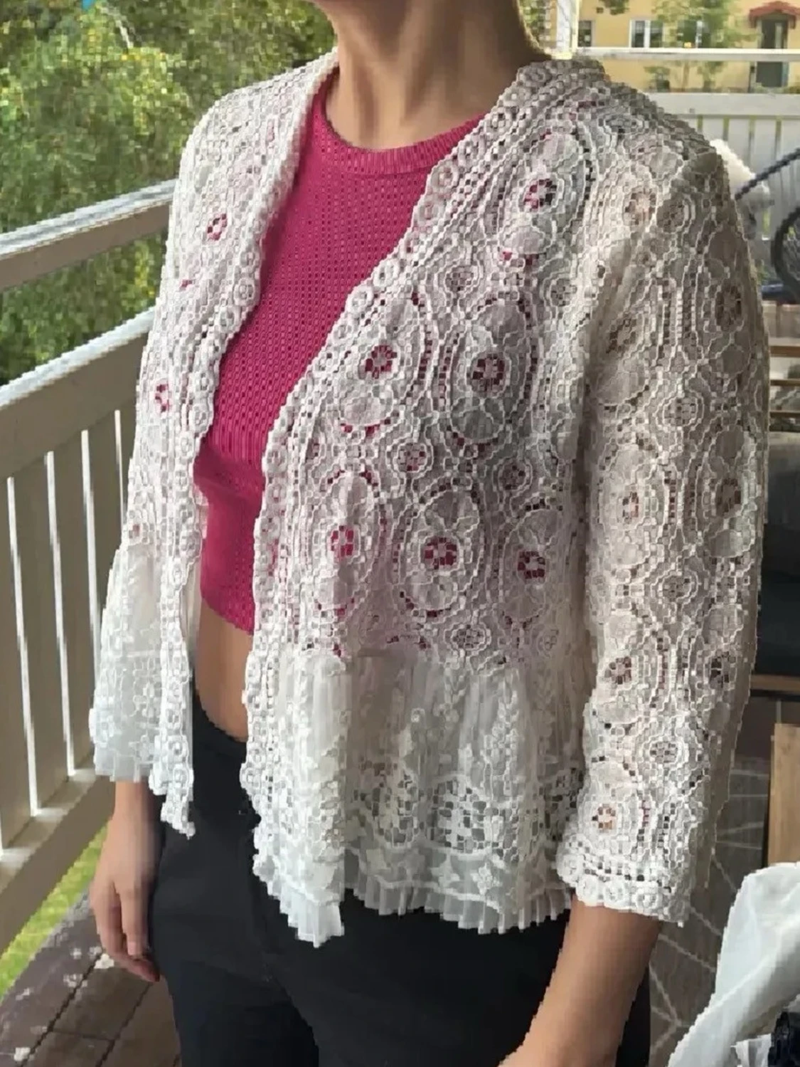 Vit spetskofta med 3/4-ärm