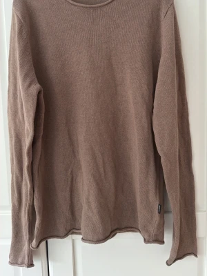 Stickad tröja  - Storlek L. Knappt använd