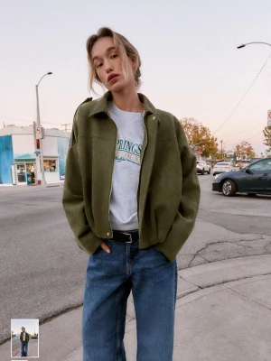 Jacka i mocka   - Supersnygg och populär olivgrön jacka i mocka från Zara! Helt ny med prislapparna kvar! Hör av dig om du vill ha egen bild ❣️