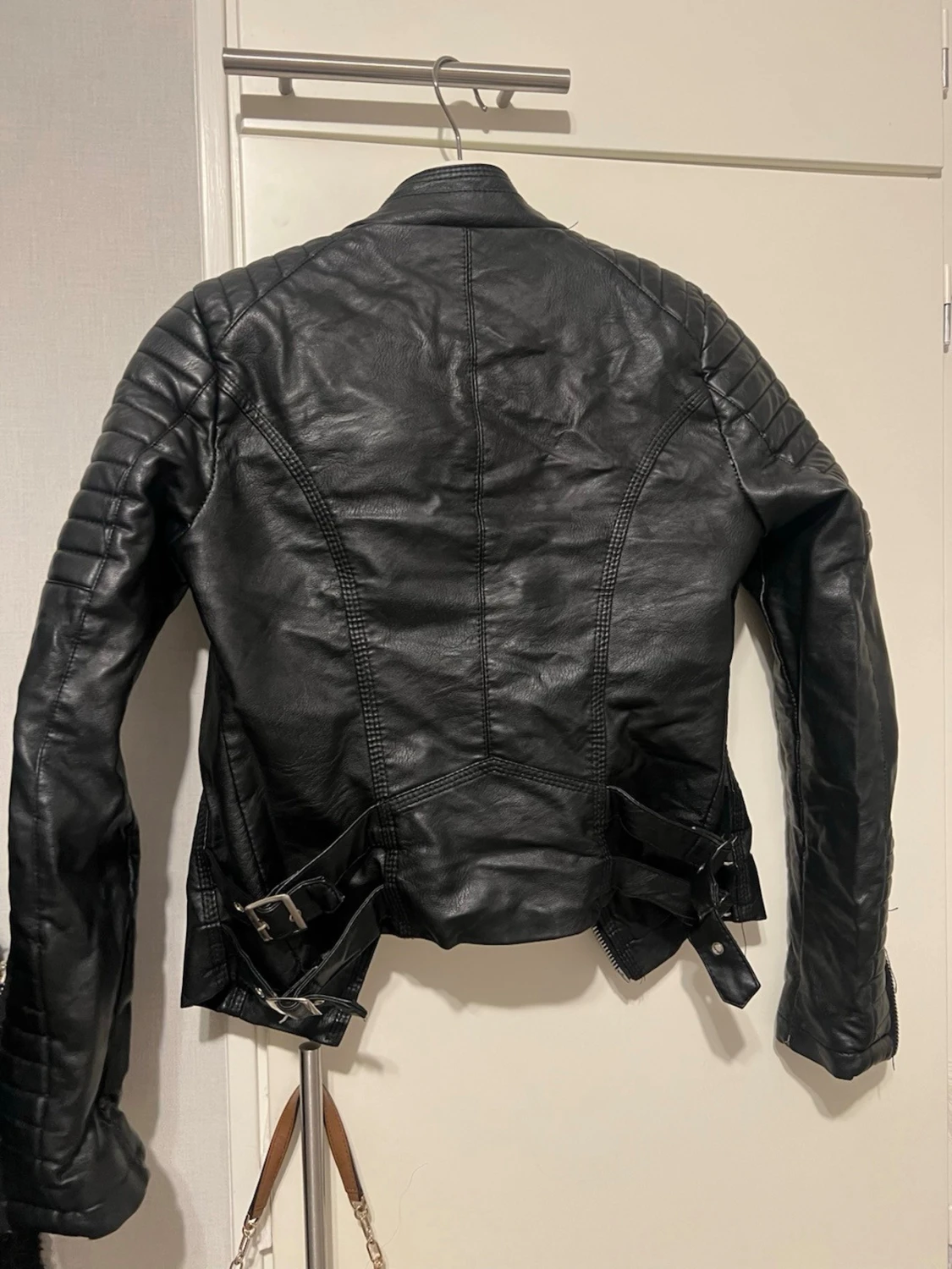 Svart skinnjacka  - 1