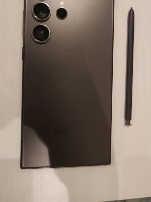 Samsung galaxy s24 ultra - Hej säljer nu min samsung s24 ultra för måste ha pengar för epa jag har haft den i cirka 1 månad den har nåra skrapor och sånt men det är en bra mobil har ingen låda har tappat bort den. Mvh Axel möte runt uppsala gävle