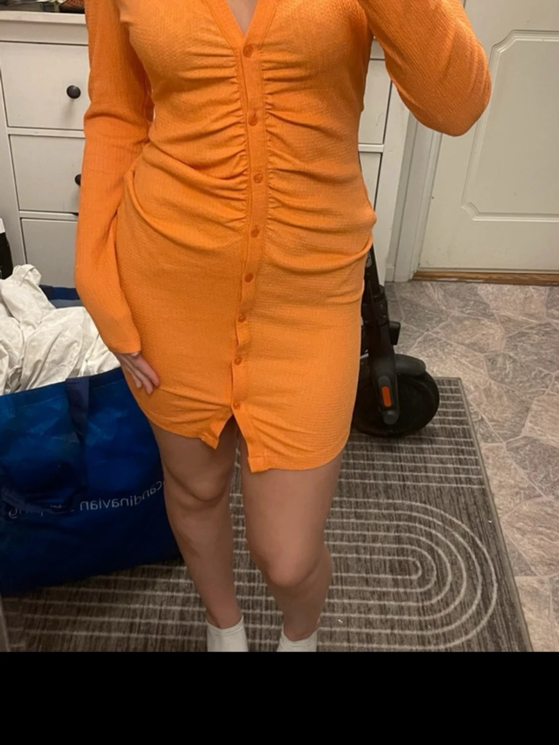 Orange ribbad kortklänning - 1