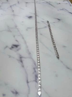 halsband+ armband i silver stämplad 925, 100% akta - halsband längd 58 cm, armband längd 20 cm, stämplad 925 100% akta skriv vid funderingar!