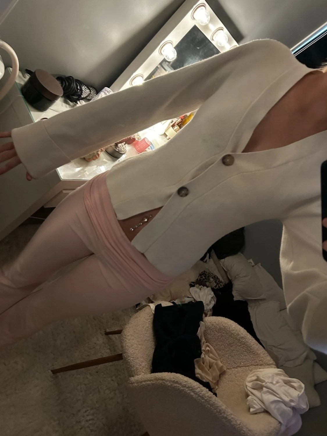 Vit kofta med träknappar - 1