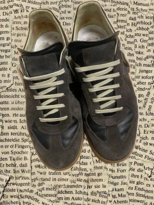 Maison Margiela Gats - Säljer mina Maison Margiela Gats. Storleken på dom 43 och är i ett mycket bra skick, 6/10. Jag har box, dustbags och kvitto, om du vill ha bild skriv privat. Kom med förslag om pris. 