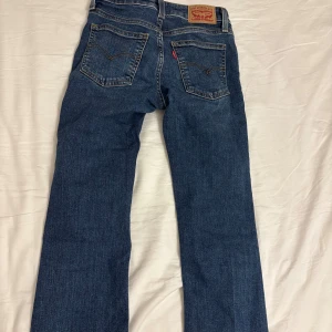 Levis jeans  - Bootcut jeans Mörkblåa W=23 L=32 Low waisted.