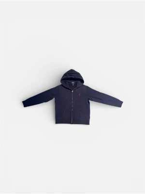 Ralph Lauren zip hoodie - Jag säljer en marinblå zip hoodie i gott skick. Jag säljer tröjan då jag har växt ut den. Det är barnstorlek L (14-16). Tveka inte på att höra av dig vid frågor och funderingar😃