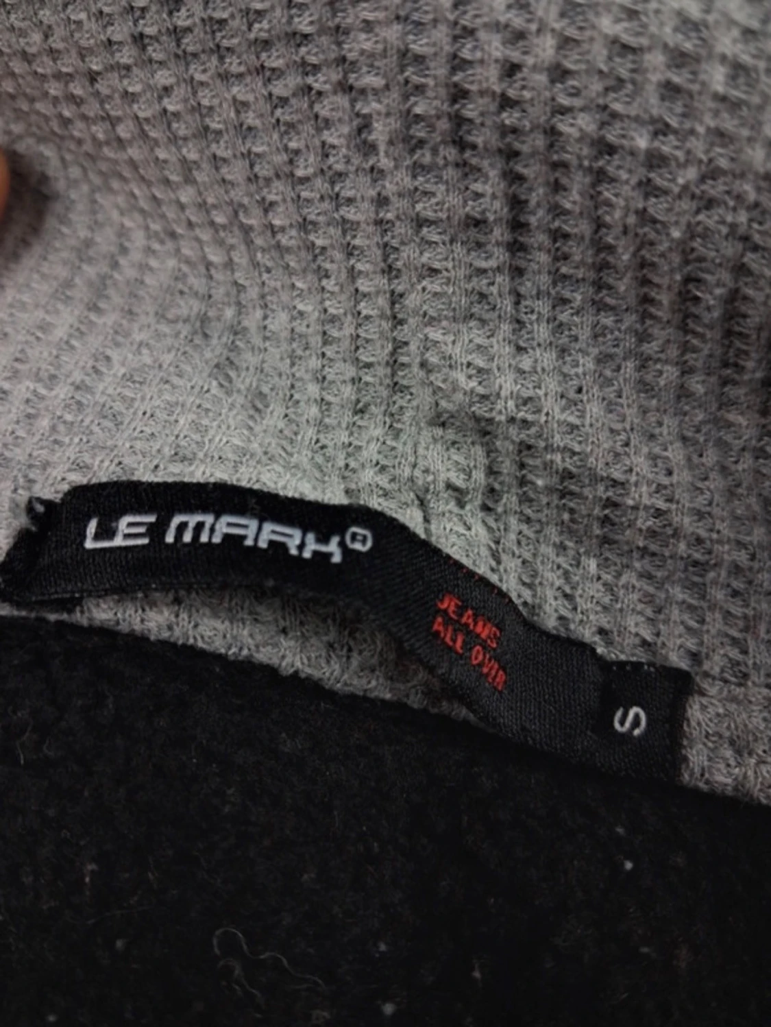 Svart hoodie från Le Mark med dragkedja - 1