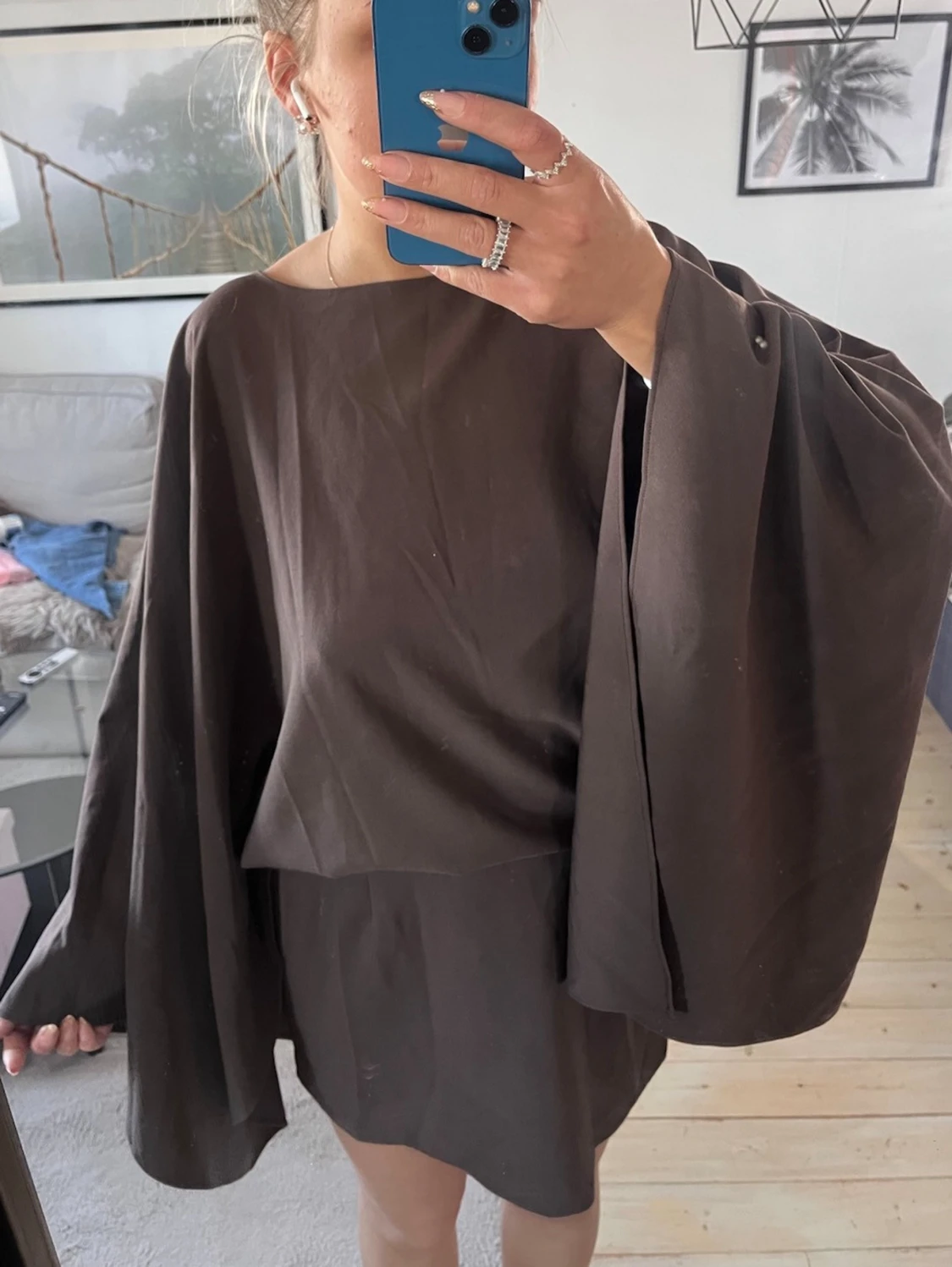 Klänning med öppen rygg