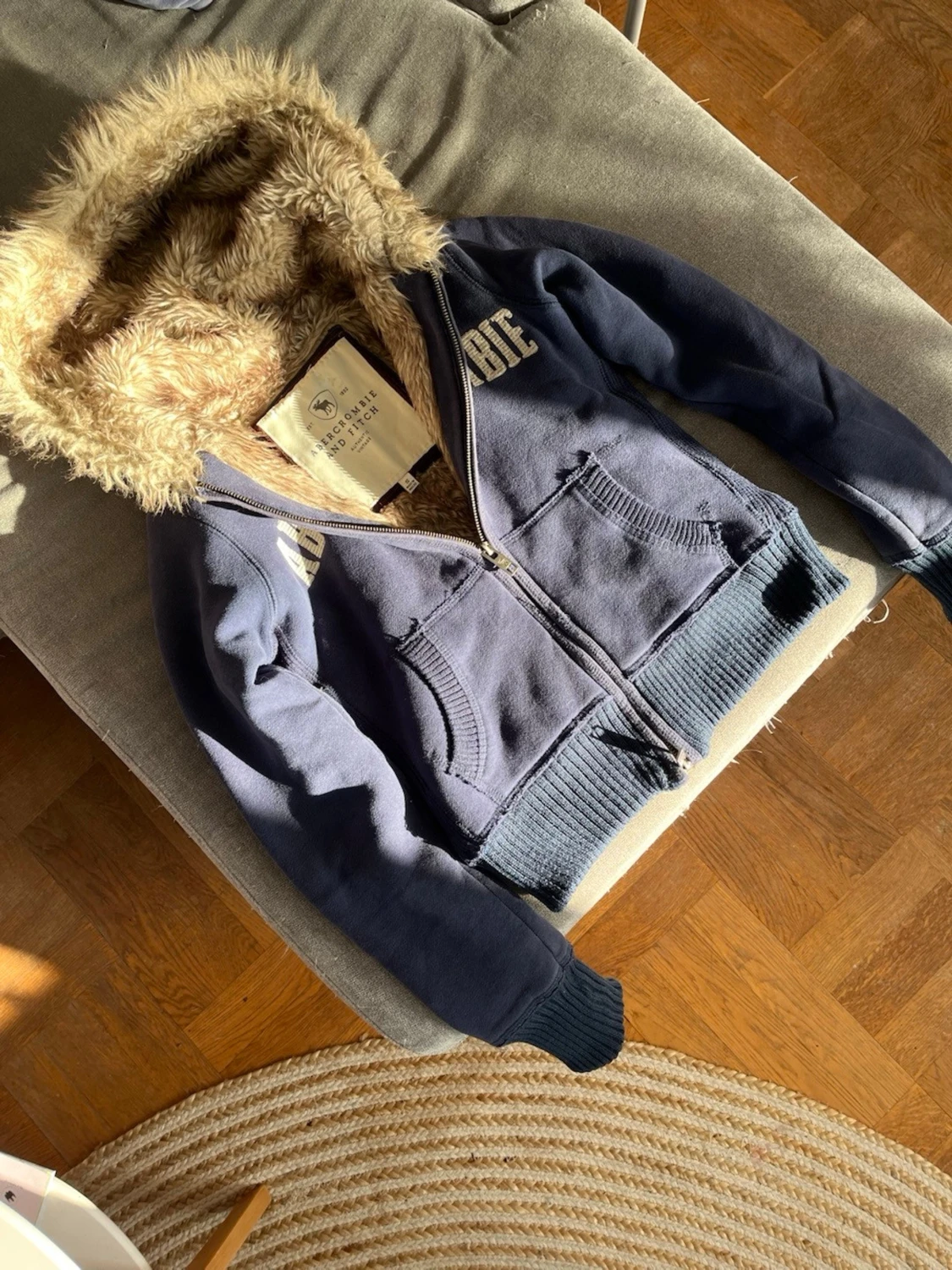 Blå hoodie från Abercrombie & Fitch - 1