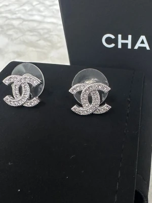 CC örhängen  - Rostfritt stål 🩷 skickar samma dag 