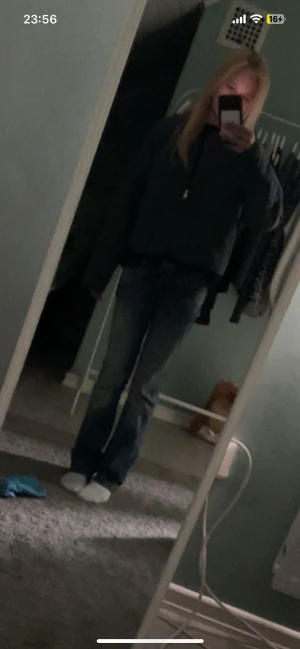 Ltb jeans  - Sälen rmina Ltb jeans i storlek 24/30.ny pris är ca 1000 och dom är lite av trampade där mera kan sicka bilder på det💕.pris kan diskuteras ❣️