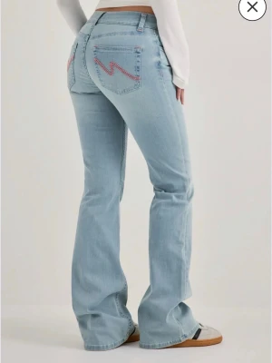 Nelly jeans - Säljer dessa jeans från nelly jag endast använt en gång så dom är helt som nya 💖 strl 36 