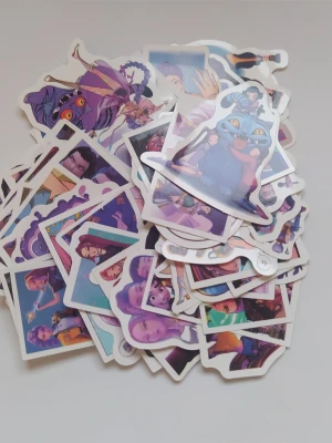 55st K-pop Demon Hunters klistermärken - Vattentåliga klistermärken som inte bleknar. Lätta att av, inga rester. Storleken på varje klistermärke är cirka 3-5cm. (#643)
