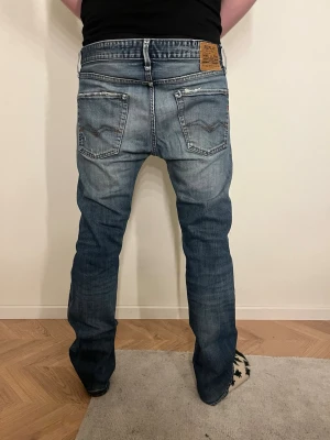 Replay Jeans Blå Herr W34 - Skit snygga Replay Jeans  med snygga slitningar i mycket bra skick! Strl: W34 L32