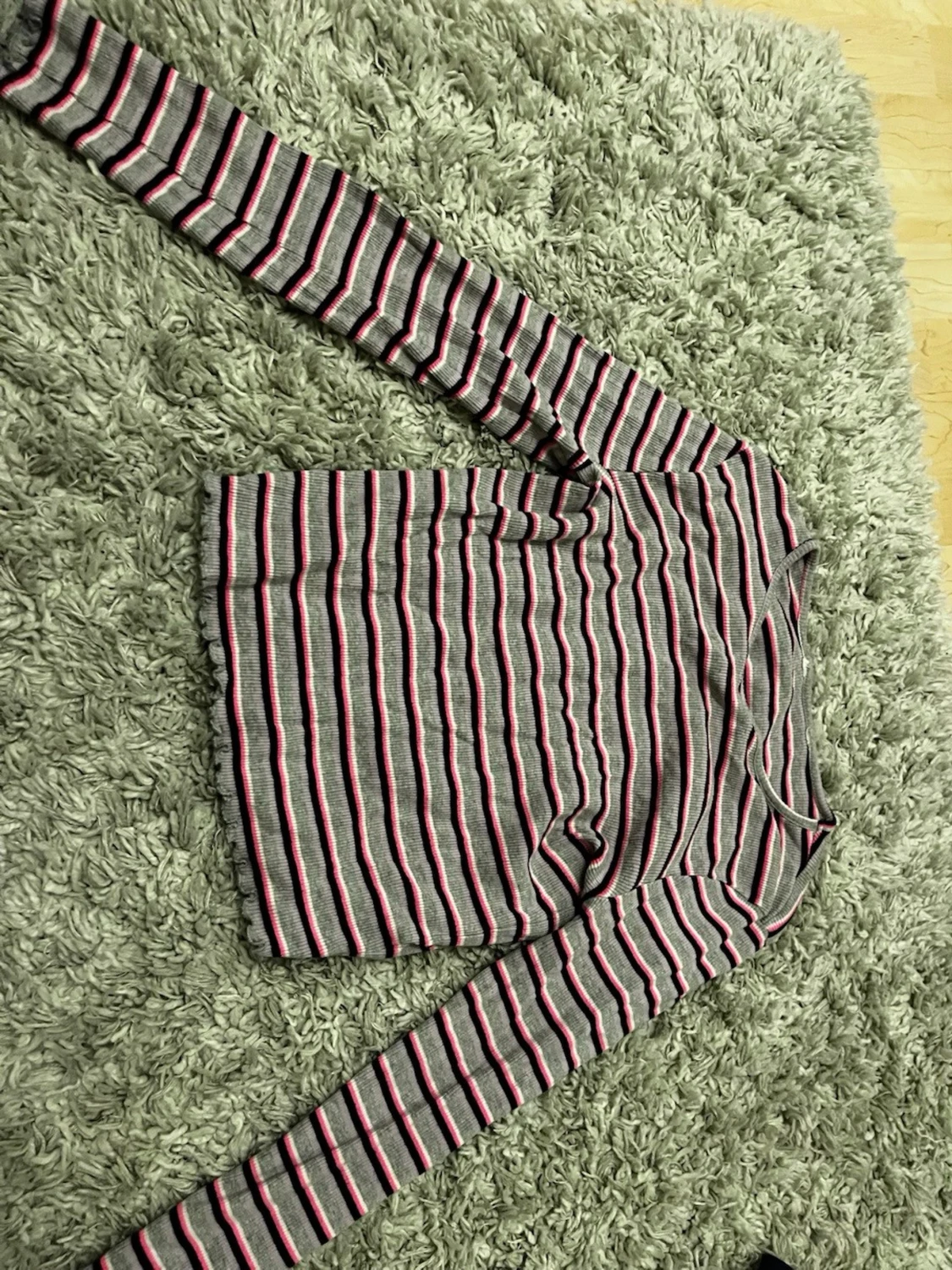 Randig långärmad topp i ribbad bomull