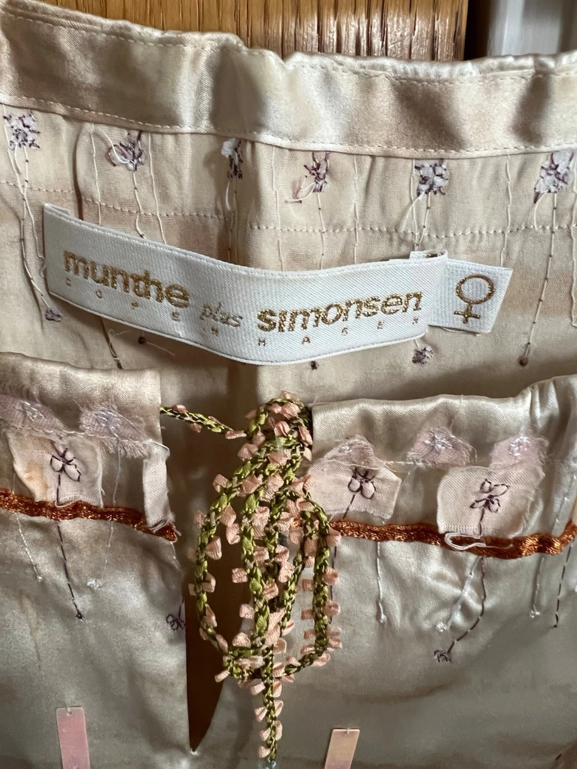 Beige silkesblus från Munthe & Simonsen - 1