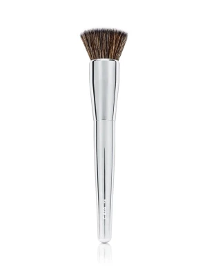 Caia flat buffer foundation brush f14 - Använd en del men fortfarande i fint skick och fungerar precis som den ska. Perfekt för att applicera och blenda foundation för en jämn bas. Säljer den eftersom jag har en ny favorit så den kommer inte till användning längre. Rengjord. Skickas gärna eller möts upp🥰 Nypris 225kr