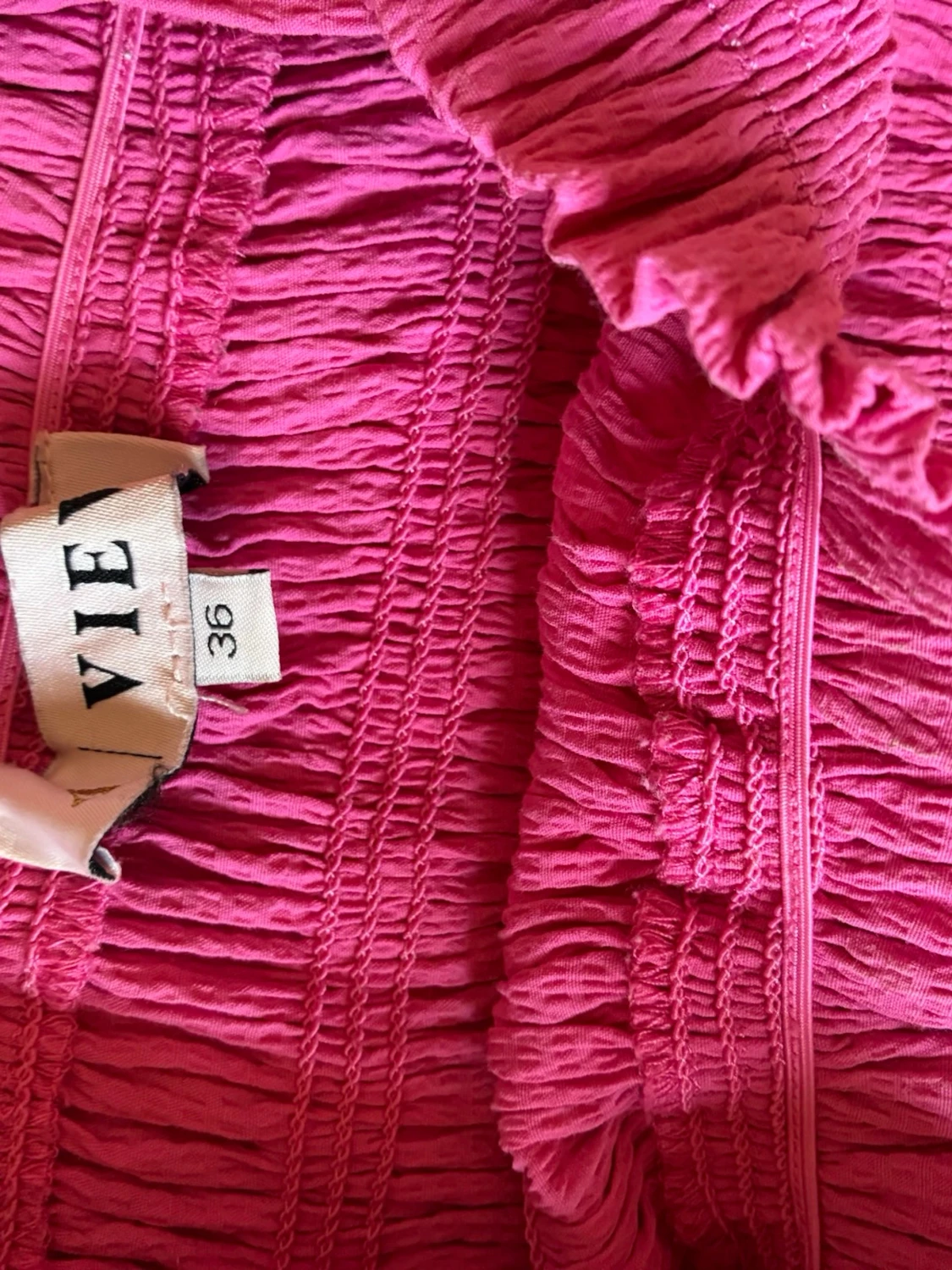 Rosa topp med puffärmar och volang - 2