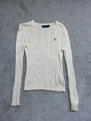 Ralph Lauren tröja  - Stickad Ralph Lauren tröja i mycket bra kvalité. 