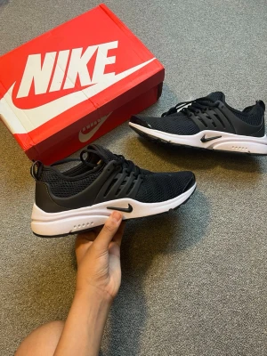 Svarta Nike presto - Mike presto skor helt nya 