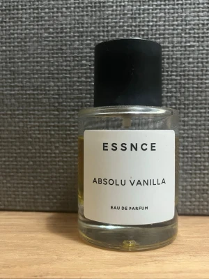Essnce - Absolu vanilla - Inte min typ av doft, använt några gånger. 