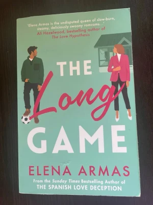 Elena Armas - The long game bok  - Pocketbok i mycket bra skick. Elena Armas - The long game. From the Sunday Times bestselling author of The spanish deception. 