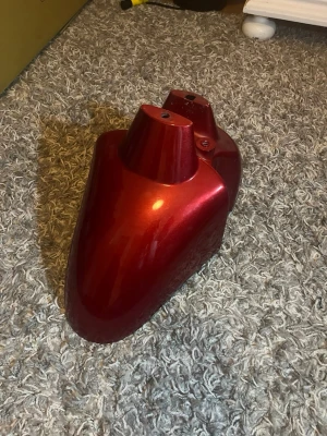 Vivacity framskärm  - Säljer min framskärm till viva m. Väldigt fin i lacken. Nästan inga repor och alla fästen är hela. 200kr eller bud