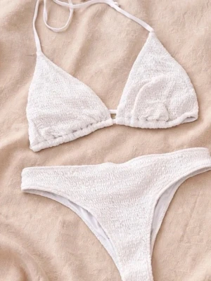 Vit bikini - Superbra skick, sitter snyggt på!