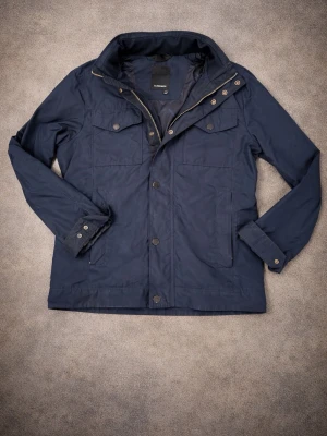 J.lindberg jacka  - Säljer nu en sjukt fet och eftertraktad j Lindberg jacka i storlek M! Mycket bra skick! Tveka inte med att ställa frågor!