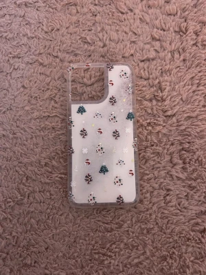 Mobilskal - Ett helt nytt jätte coolt mobil skal med snöflingor i som kan röra sig och åka runt. Den är till iPhone 15 Pro Max.🥰