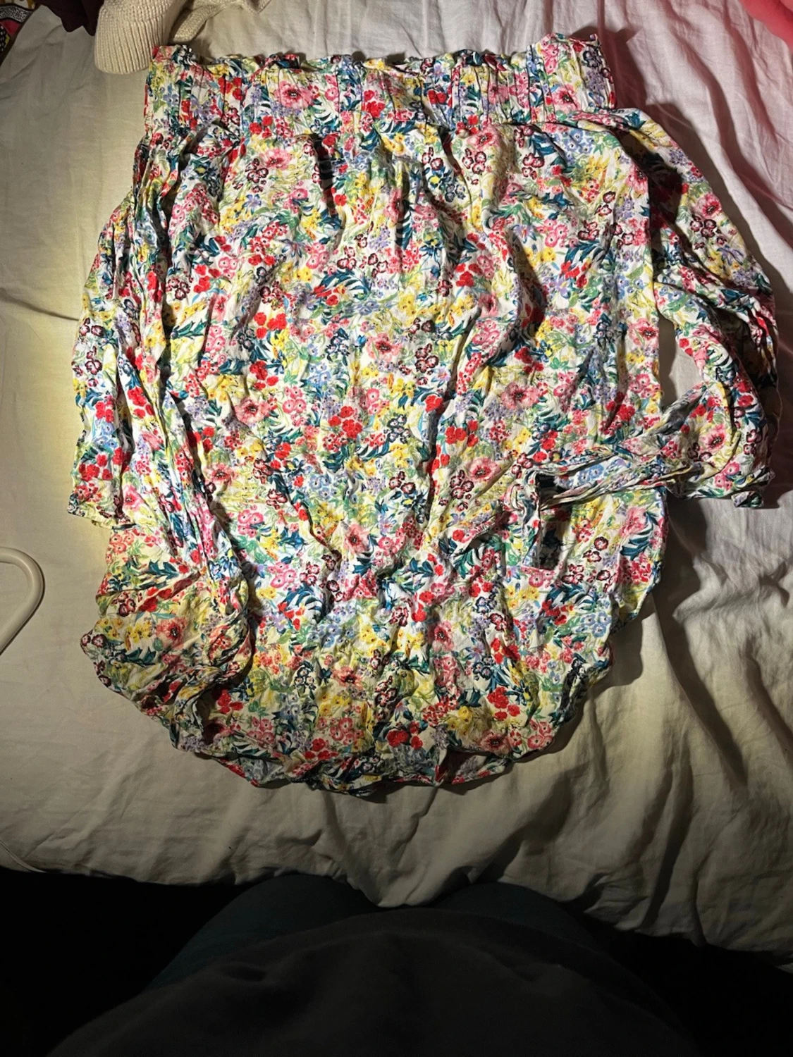 Blommig offshoulder blus i pastell - 1